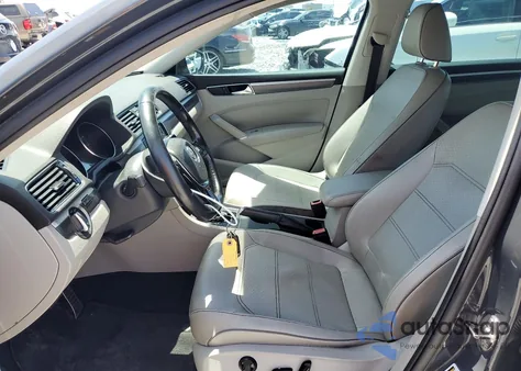 2017 Volkswagen Passat R-Line z USA, uszkodzony, nr VIN 1VWDT7A35HC040608